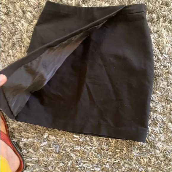 Black asymmetrical miniskirt - Picture 4 of 6